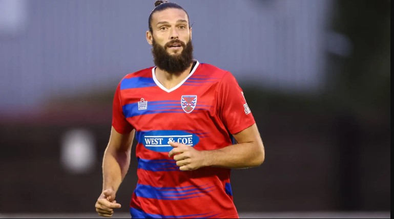 Debut Penuh Andy Carroll Bersama Dagenham & Redbridge Berakhir dengan Kartu Merah