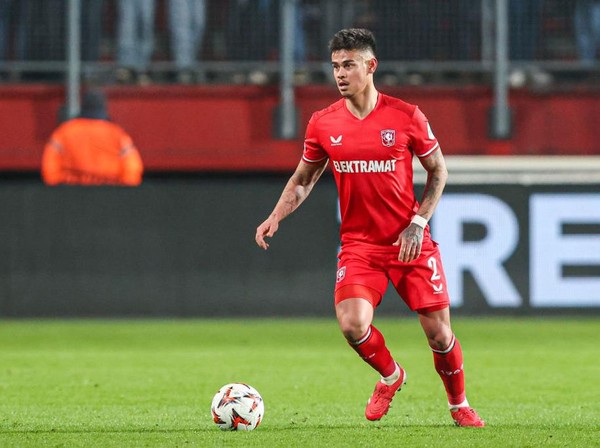 Berikut alasan Mees Hilgers Batal ke Stade Brest