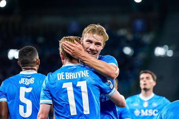 Rasmus Hojlund dan Kevin De Bruyne Bersinar Bersama Napoli