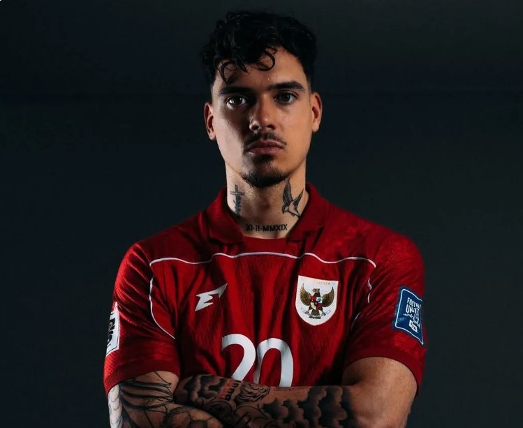 Shayne Pattynama Resmi Bergabung Dengan Persija Jakarta